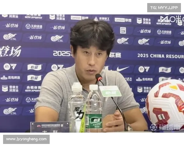 亚冠赛场徐正源暖心举动赢得球员尊重展现好教练真情魅力