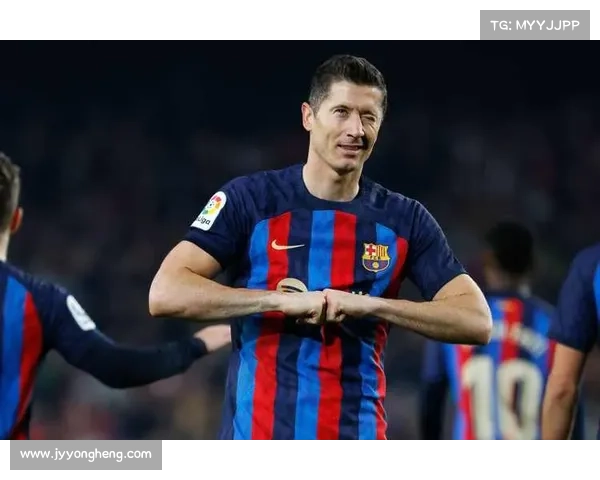 巴萨欲以3000万欧解约金签下莱万接班人 曼联亦有意争夺